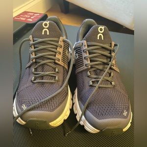 On Cloudswift women’s size 8